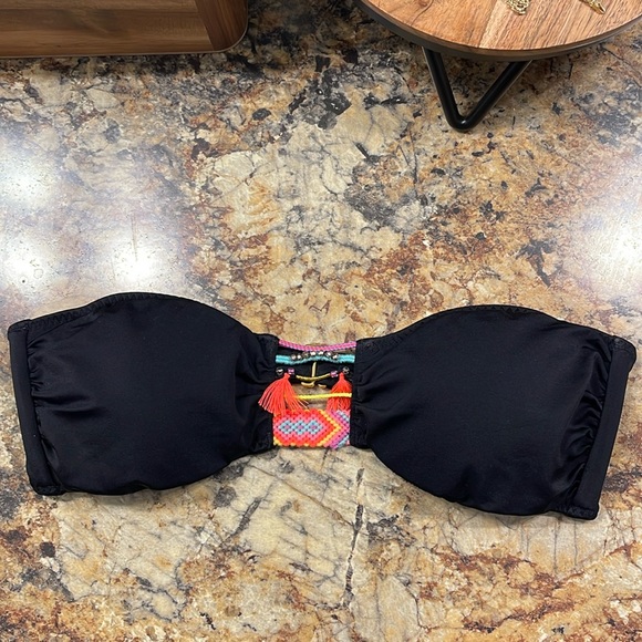 Victoria's Secret Other - Victoria’s Secret bikini Top size medium NWOT